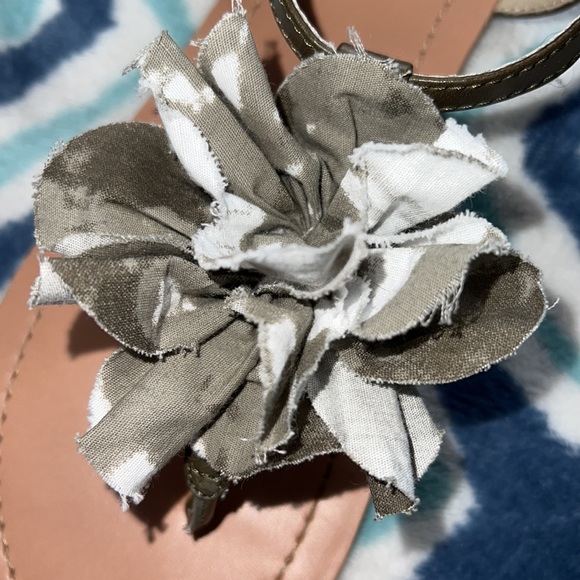 Xhilaration Flower Sandals - Picture 3 of 5